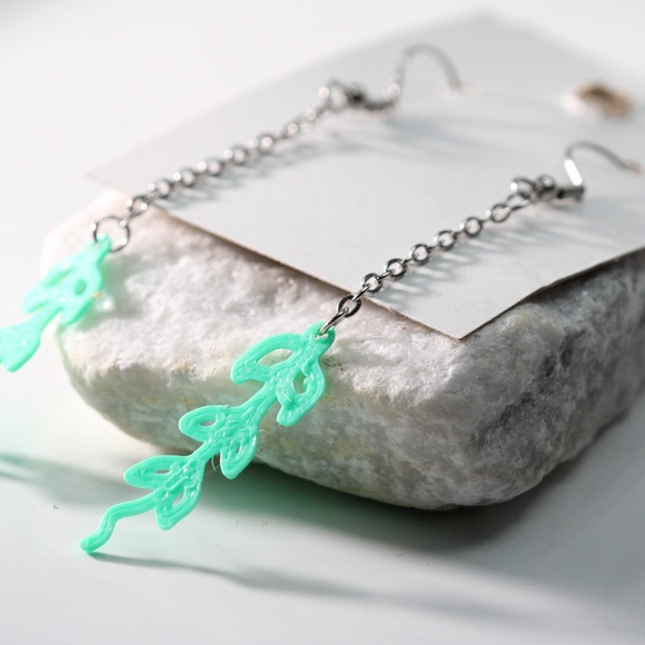 Nature Long Leaf Earrings Design Collection New - Picture 1 of 4